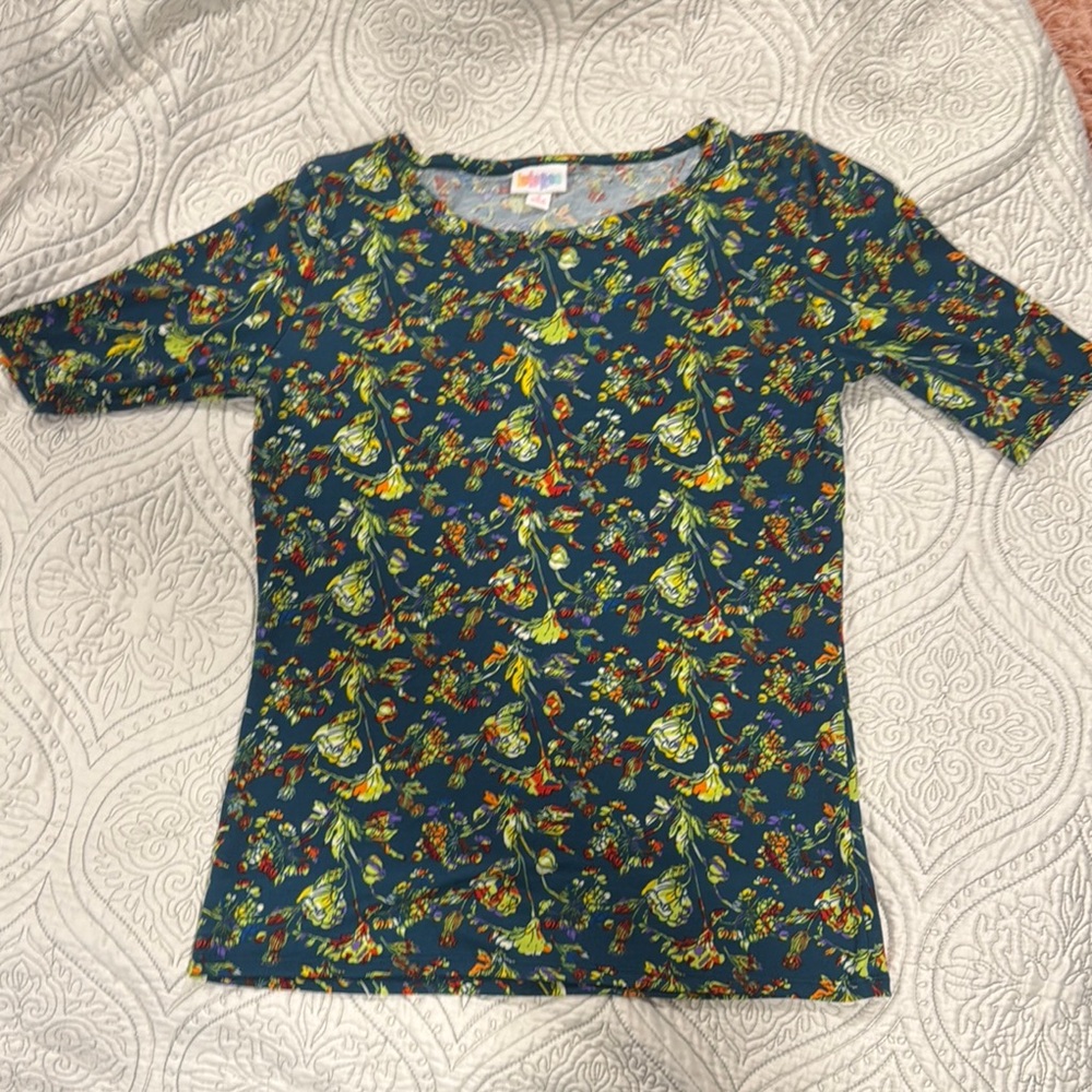 LuLaRoe Blue and Green Short Sleeve Tee